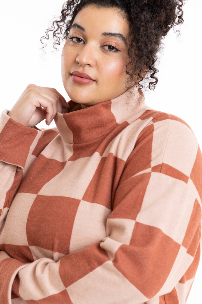 Pepper sweater collar detail